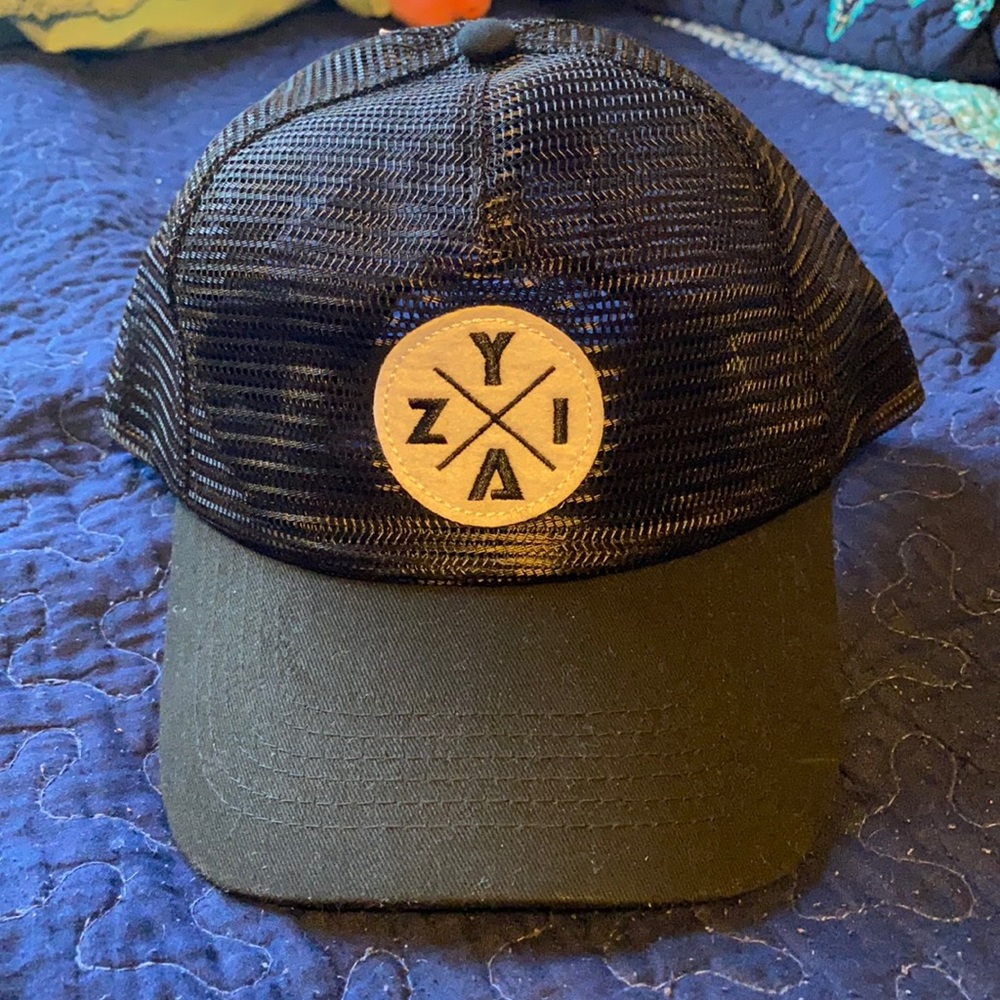 ZYIA mesh hat